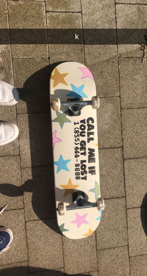 Deck Design Skateboard, Paintings On Skateboards, Simple Skateboard Design, Skateboard Deck Art Aesthetic, Paint Skateboard Ideas, Custom Skateboard Decks Art, Skateboard Deck Ideas, Tyler The Creator Skateboard, Customized Skateboards