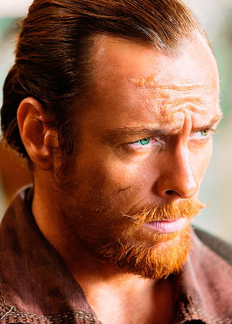 Toby Stephens as Capt Flint in 'Black Sails' Flint Black Sails, Charles Vane, Captain Flint, Toby Stephens, Pirate Queen, Hollywood Men, Male Celebs, Black Sails, Pirate Life