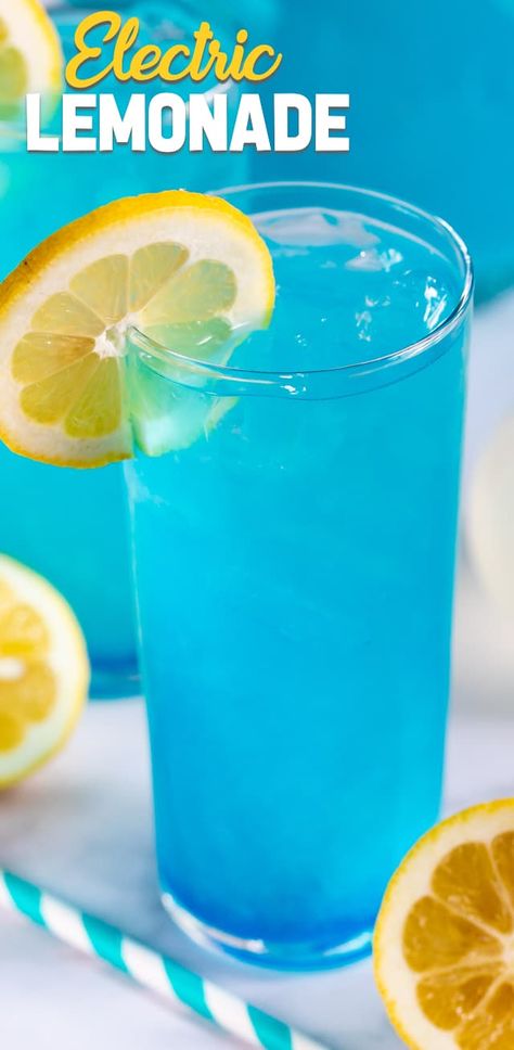 Electric Lemonade is an easy party punch recipe! This lemonade pitcher cocktail has lemonade, blue curaçao, vodka and a natural sweetener syrup to make it as sweet as you want it. This is the perfect summer cocktail recipe! Lemonade Party Punch, Blue Punch Recipe, Party Punch Recipe, Easy Lemonade Recipe, Easy Party Punch, Electric Lemonade, Vodka Punch, Pitcher Cocktails, Summer Punch