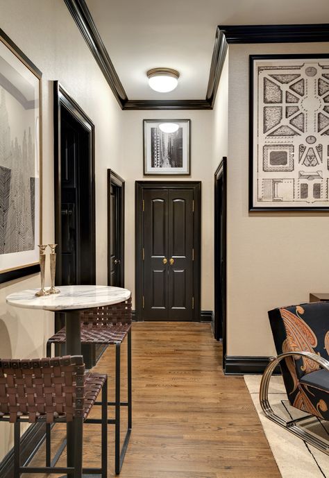 "This is what we call the jewel-box effect," says interior designer Elizabeth Bolognino. Highlighting these lines adds dimension to a space, making it feel more defined and therefore larger.   - Redbook.com Black Baseboards, Black Trim Interior, Pintu Interior, Dark Trim, Baseboard Trim, Black Interior Doors, Small Space Interior Design, Space Interiors, Interior Trim