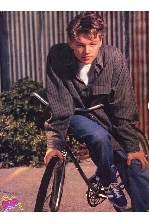 Gilbert Grape, Leonard Dicaprio, Pinup Poses, Leonardo Dicaprio 90s, Young Leonardo Dicaprio, Films Movies, Leo Dicaprio, Populaire Outfits, The Perfect Guy