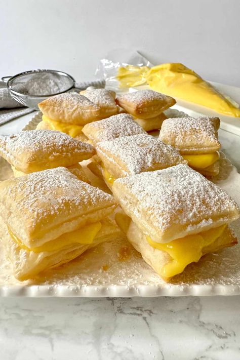 Sporcamuss Recipe (Italian Cream Filled Pastries) Italian Ice Cream Desserts, Italian Lobster Tail Pastry, English Pastry Recipes, Pastry Chef Recipes, Italian Pastries Aesthetic, European Pastry Recipes, Italian Baked Goods, Italian Desserts For A Crowd, Italy Desserts