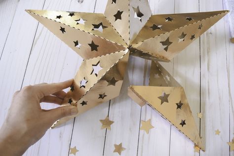 If you're interested in a fun paper star lumieres tutorial and a free template, you've come to the right place! Keep reading! Paper Star Template, 3d Paper Star, Paper Star Lanterns, Chirstmas Decor, Star Lanterns, Easy Paper Flowers, Star Template, Large Paper Flowers, 3d Star