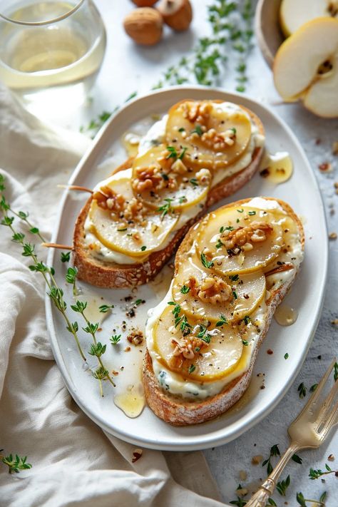 Pear and Gorgonzola Cheese on Toasted Walnut Bread - Cooking Mediterranean Pear Toast Ideas, Classic Wedding Food, Cute Toast Ideas, Mediterranean Food Ideas, Gourmet Breakfast Ideas, Healthy Veggie Breakfast, Breakfast Gourmet, Mediterranean Brunch, Pear And Gorgonzola