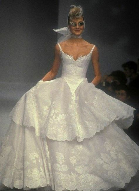 Vivienne Westwood Marie Antoinette Wedding Dress, Victorian Style Wedding Dress Vintage, 19th Century Wedding Dress, Wedding Dress Runway, Wedding Dresses 90s, Runway Wedding Dress, Chanel Wedding Dress, White Dress Fashion, Vivienne Westwood Bridal