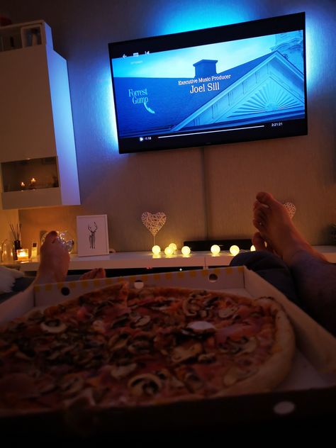 #movie #night #couple #pizza Pizza And Movie Night Aesthetic, Movie Dates At Home, Couple Watching Movie In Bed Aesthetic, Movie Night Couple Aesthetic, Couples Watching Movies In Bed, Netflix Date Night Aesthetic, Movies Date Aesthetic, Couple Movie Night At Home, Movie Theater Aesthetic Couple