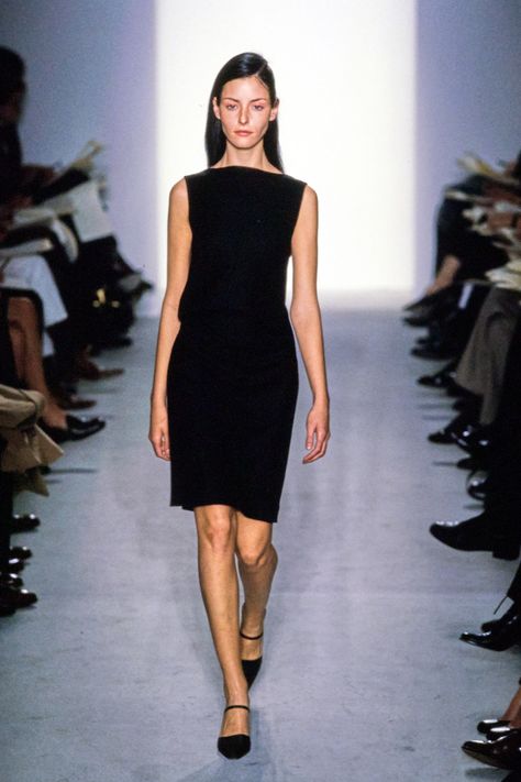 90s Minimalism Fashion, Spring Fashion Show, 90s Minimalism, Calvin Klein Outfits, 90s Calvin Klein, Calvin Klien, Calvin Klein Collection, Calvin Klein Dress, 여자 패션