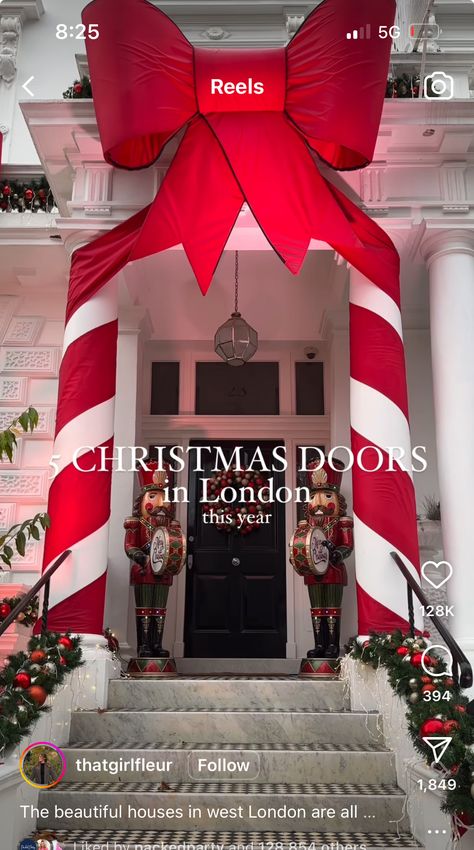 Porch Pillar Christmas Decor, Christmas Column Decor, Christmas Columns Outdoor, Pillar Decor, Column Decor, Commercial Christmas Decorations, Christmas Bows Diy, Front Door Christmas Decorations, Christmas Front Porch