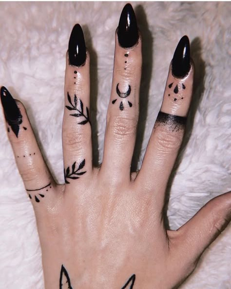 Earth Sign Finger Tattoo, Hand Tattoos Alternative, Finger Witch Tattoo, Above Knee Tats For Women, Small 2x2 Tattoos, Goth Finger Tattoos For Women, Finger Rune Tattoo, Witchy Tattoos Hand, Hand Tattoos Witchy