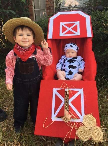 It’s that time of year again – Halloween! It’s always been one of our favorite holidays! And why not! Cute kids in costumes, a crisp fall evening, candy, road sodas when trick-or-treating.  What's not to love? Here we have compiled 20+ adorable joint kids Halloween costumes! #livingtextilesco #lolliliving #babybedding #babyaccessories #babylove #motherhood #babytips #halloween #babycostumes #kidscostumes Brother Halloween Costumes, Farmer Halloween Costume, Creative Kids Halloween Costume, Stroller Halloween Costumes, Brother Sister Halloween Costumes, Farmer Halloween, Halloween Kostüm Baby, Stroller Costume, Sister Halloween Costumes