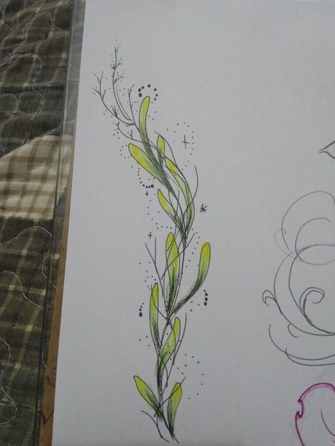 Algas marinas | Design by  Madison Wiseman Sea Algae Drawing, Underwater Flowers Drawing, Sea Plants Painting, Seaweed Art Drawings, Seaweed Wrap Tattoo, Aquatic Plant Tattoo, Underwater Drawing Ideas, Sea Weeds Drawing Easy, Sea Plant Tattoo