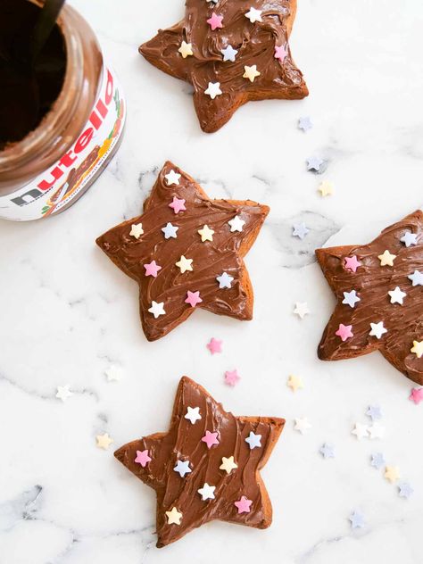 Easy Nutella Cookies, Shaped Chocolate Chip Cookies, Recipe With Chocolate Chips, Easy Delicious Cookies, Nutella Cookies Recipe, Nutella Biscuits, Star Shaped Cookies, Engagement Cookies, Jelly Cookies