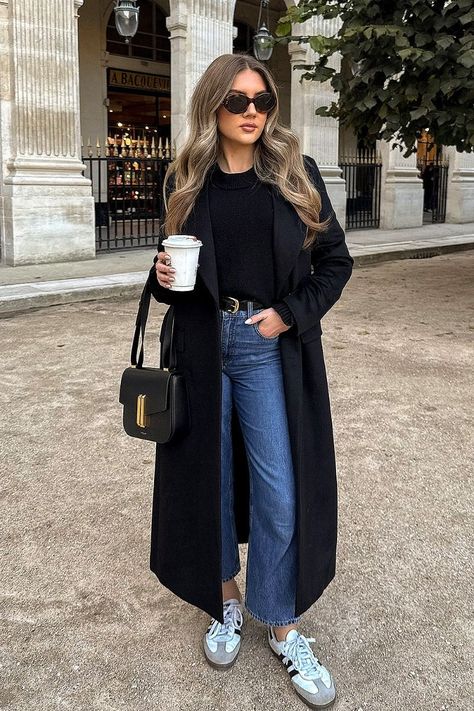 New York Winter Outfit Black Coat, Styling Long Coats, Long Coat Black Outfit, Long Wool Jacket Outfit, Classic Black Coat Outfit, Black Zara Coat Outfit, Trench Black Coat Outfit, All Black Coat Outfit, Leggings And Long Coat Outfit