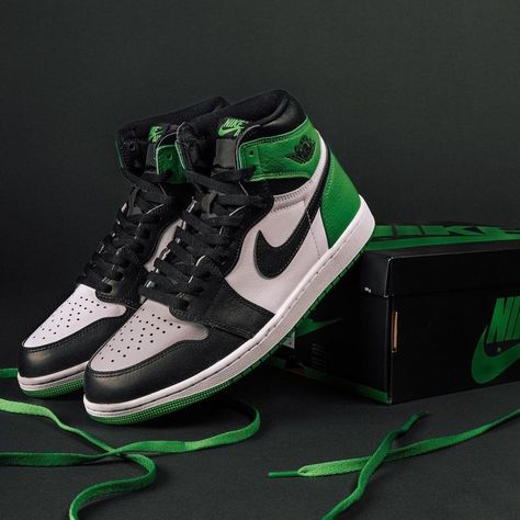 Air Jordan 1 High Retro OG "Lucky Green" now available online Air Jordan 1 Lucky Green, Lucky Green Outfit, Sneakerhead Room, New Sneaker Releases, Outfits Hombre, Lucky Green, Green Sneakers, Sneaker Release, Green Outfit