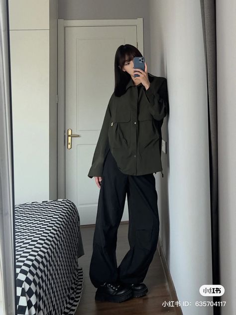 Masc Korean Girl, Masc Outfits For Women Sweatpants, Boyish Outfits Korean Polo, Yn Outfit Boyish, Winter Masc Lesbian Outfits, Mix Match Outfits, Womens Sweatpants, Casual Style Outfits, Mix Match