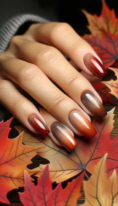 Nail Autumn Design, Nails 2024 Red, Brown Beige Nails, Brown And Red Nails, Red And Brown Nails, Natural Manicure Ideas, Manicure Natural Nails, Gelový Lak, Unghie Sfumate