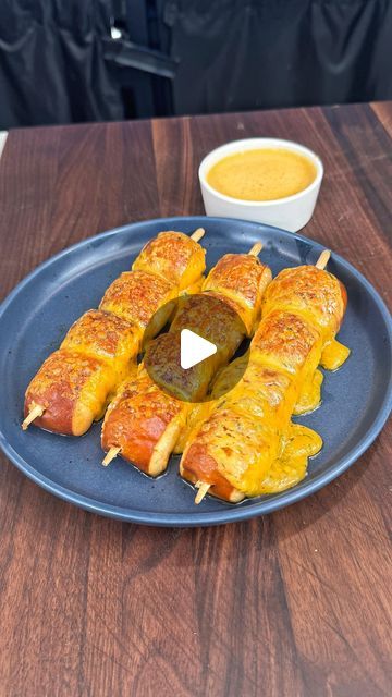 Josh Elkin on Instagram: "Kings Hawaiian Cheesy Garlic Pretzel Bites

INGREDIENTS

16 King’s Hawaiian pretzel bites

12 cups grated mild cheddar cheese

½ cup garlic butter (softened)

SAUCE

½ cup mayonnaise

¼ cup mustard

2 tbsp hot sauce

2 tbsp honey

1 tsp black pepper" Josh Elkin, Kings Hawaiian, Soft Pretzels, Garlic Butter, Pretzel Bites, Recipe Using, Mayonnaise, Black Pepper, Hot Sauce