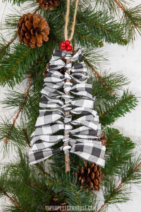 Natal Country, Diy Snowman Ornaments, Ornament Ribbon, Twig Crafts, Tree Decorating Ideas, Farmhouse Ornaments, Twig Tree, Diy Snowman, Tree Decorating