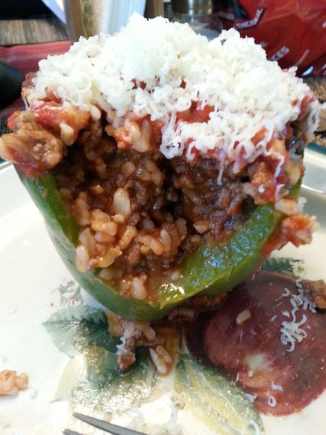 Betty Crocker Stuffed Peppers, Stuffed Bell Peppers Ground Beef, Chocolate Frosting Easy, Green Pepper Recipes, Campbells Soup Recipes, Hamburger Dishes, Paula Dean, Beef Dinners, Betty Crocker Recipes