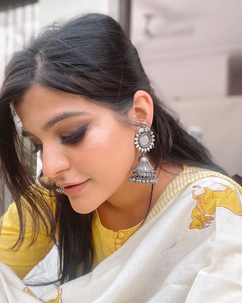 Kritika Khurana Outfits, That Boho Girl Kritika Khurana, Kritika Khurana, Black Metal Jewelry, Bollywood Outfits, Boho Girl, Oxidised Jewellery, Food Snapchat, Everyday Makeup