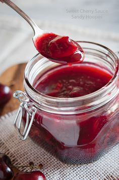 Cherry Sauce Recipe, Box Dress, Breakfast Crepes, Cherry Sauce, Pane Dolce, Cherry Cheesecake, Delectable Desserts, Pickled Veggies, Cherry Recipes