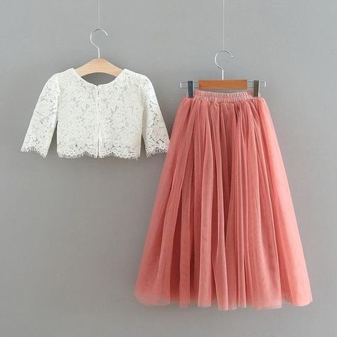 Skirt outfits ideas Bohemian Flower Girl Dress, Bohemian Flower Girl, Skirt Outfits Ideas, Casual Maxi Dresses, Wedding Bohemian, Bohemian Flower, Party Photoshoot, Layered Tulle Skirt, Skirts For Kids