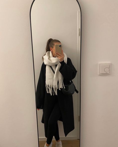 Fluffy Scarf Outfit, Slouch Coat Outfit, Large Scarf Outfit, White Scarf Outfit, Chunky Scarf Outfit, Big Scarf Outfit, Blanket Scarf Outfit, Black Coat Outfit, 2024 Lookbook