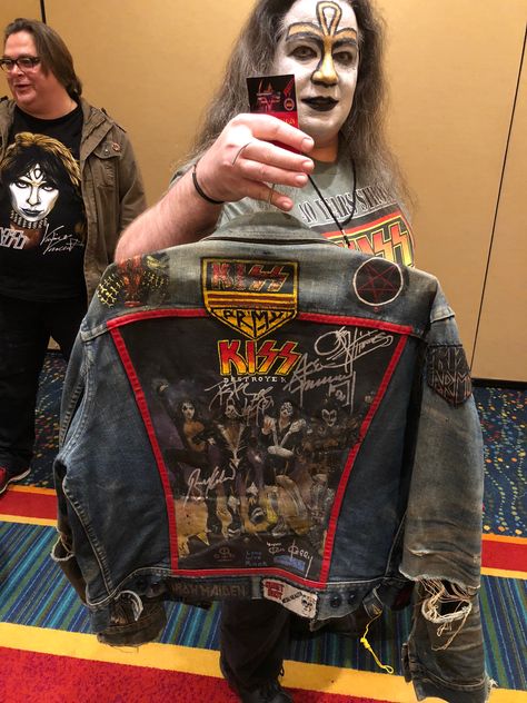 Kiss Battle Vest Patches Ideas, Rocker Jacket, Kiss Merchandise, Battle Jackets, Battle Vest, Punk Fashion Diy, Kiss Army, Battle Jacket, Rock N Roll Style