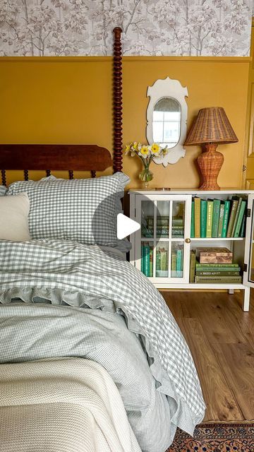 Alexis Cosinuke on Instagram: "green gingham & ruffles - the perfect bedding refresh for Spring in the guest bedroom 🌼  @thecompanystore has so many beautiful bedding options for spring - this gingham bedding comes in 3 colors and I adore it! Instant charm! 🌷  #guestroom #guestbedroomdecor #gingham #vintagebedroom #thecompanystore" Bedding Refresh, Gingham Bedding, Gingham Sheets, Guest Bedroom Decor, Perfect Bedding, Green Gingham, The Company Store, Vintage Bedroom, Pink Bedding