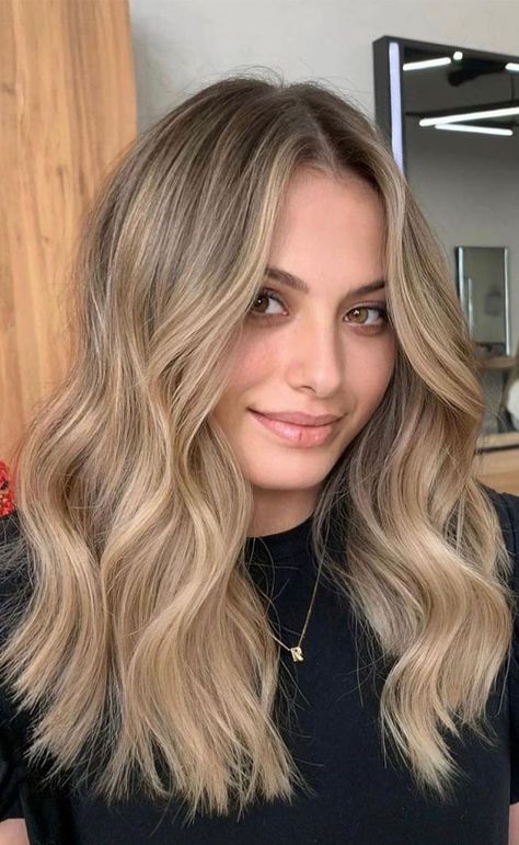 Types Of Blonde Balayage, Natural Blond Hair Color, Hair Colour For Medium Hair, Blonde Balayage 2024 Trends, Natural Balayage Dark Blonde, Medium Blonde Brown Hair, Brown To Blonde Hair Medium Length, From Brunette To Blonde Balayage, Spring Blonde Balayage