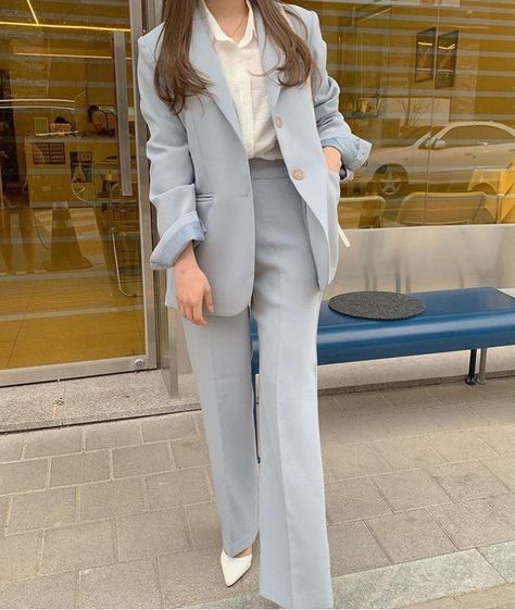 Baju Outfit, Moody Outfit, Outfit Kantor, Korean Clothing Brands, Stylish Office Wear, Business Dress Women, Look Office, Busy Woman, Office Outfits Women