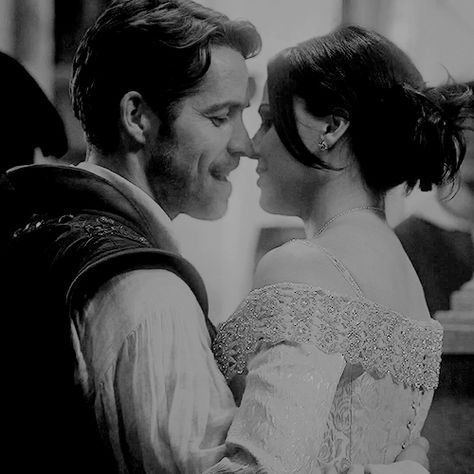 Robin And Regina, Once Up A Time, Im A Survivor, Photo Room, Regina Mills, Outlaw Queen, I Choose You, Tv Couples, Captain Swan