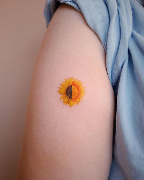 Tattoo On The Side, Small Sunflower Tattoo, Watercolor Sunflower Tattoo, Sunflower Mandala Tattoo, Sunflower Tattoo Meaning, Sunflower Tattoo Ideas, Sunflower Tattoo Simple, Flower Wrist Tattoos, Small Sunflower