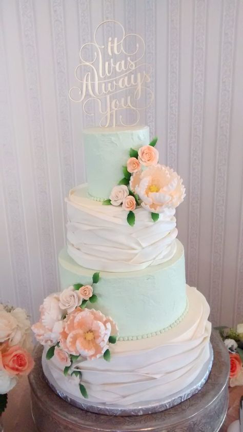 Mint & Peach Wedding Cake Wedding Cake Mint Green, Mint Green And Peach Wedding, Teal And Peach Wedding, Peach Wedding Cakes, Green And Peach Wedding, Mint Green Wedding Theme, Peach And Mint Wedding, Mint Green Wedding Cake, Peach Wedding Cake