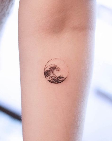 Japanese Great Wave Tattoo, Beach Wave Tattoo Ideas Small, Sunrise Tattoo With Words, The Great Wave Tattoo Small, Waves Tattoo Design Minimalist, Water Tatoos Waves, Cool Wave Tattoos, Water Related Tattoos Small, Tattoo Waves Japanese