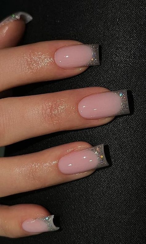 Simple New Year Nails 2023, New Years Nails Inspiration, Square Nail Designs New Years, Nail Art Designs For New Years, New Years Eve Square Nails, New Year French Tip Nails, Ew Year Nails, New Years Nails Simple Classy, Nails Inspiration New Years Eve