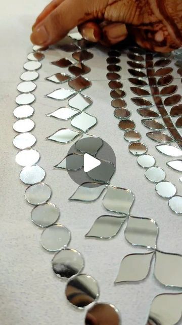 Putty Art, Mirror Mosaic Wall, Mosiac Mirror, Easy Rangoli Designs Videos, Mosaic Art Diy, Huge Mirror, Lippan Art, Mirror Crafts, Diwali Craft