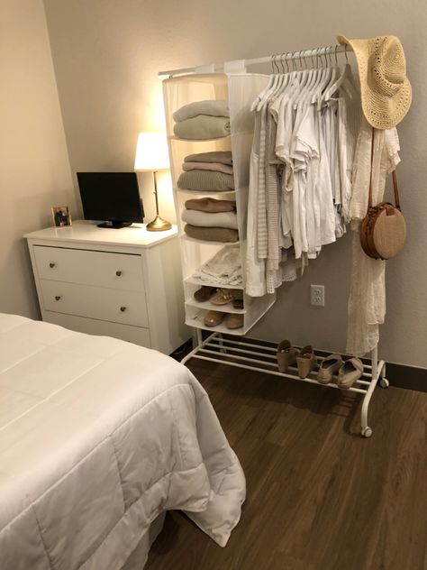 Apartment Clothes Organization, Studio Clothes Storage, Bedroom Ideas With Clothes Rack, Clothing Rack Storage Ideas, Closet Small Apartment, Exposed Clothes Rack, Hanger Rack Bedroom, Extra Small Bedroom Ideas Space Saving, Clothing Rack In Small Bedroom