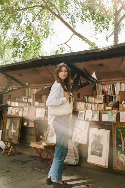 Felicia Sewerinsson Parisian Chic Photoshoot, Vintage Street Photoshoot, Paris Street Editorial, Paris Fashion Photoshoot, French Style Photoshoot, Paris Portrait Photography, Paris Street Photoshoot, Parisian Photoshoot Ideas, Paris Street Photography