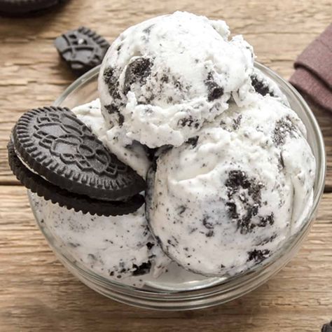 Cookies and Cream Ice Cream Homemade Oreo Ice Cream, Cookies And Cream Ice Cream, Easy Homemade Cookies, Paula Deen Recipes, Oreo Ice Cream, Cream Ice Cream, Cookies N Cream Cookies, Ice Cream Popsicles, Ice Cream Desserts