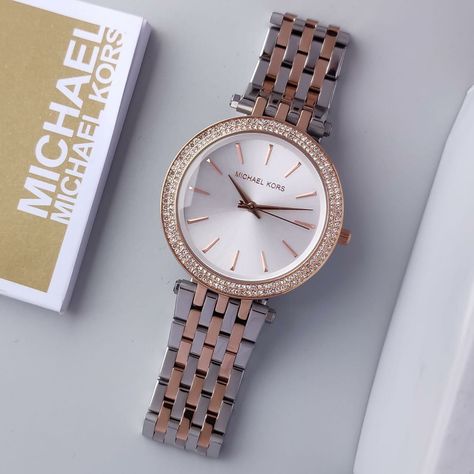 Chain Watches Women, Rose Gold Belt, Cool Watches For Women, Mickey Mouse Quilt, Chain Watch, Apple Watch Fashion, Mk Watch, Trendy Purses, Fancy Watches