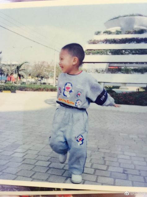 ً on Twitter: "2 years ago today since Jun drop his childhood pics. 181210 🥺 “Looking at my childhood photos, I feel a lot of emotions. The Shenzhen in the photos have become much more beautiful, time will allow us to get better and better, let’s work hard together! ~” 🥺❤️… https://t.co/uCOyWI7mqC" Seventeen Junhui, Wen Junhui, Seventeen Jun, Seventeen Debut, Childhood Photos, Baby Family, Pledis Entertainment, Baby Pictures, Monsta X