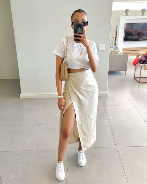 • N A D E E M A • on Instagram: “Throwback Thursday 🤍 • • • • #mystyle #stylediary #outfitoftheday #ootd #whatiwore #whatimwearing #outfitinspo #lookoftheday #ootdfashion…” Simple Chic Style, Soft Feminine Outfits, Summer Brunch Outfit, Feminine Outfits, Cute Skirt Outfits, Casual Outfit Inspiration, Effortlessly Chic Outfits, Soft Feminine, Brunch Outfit