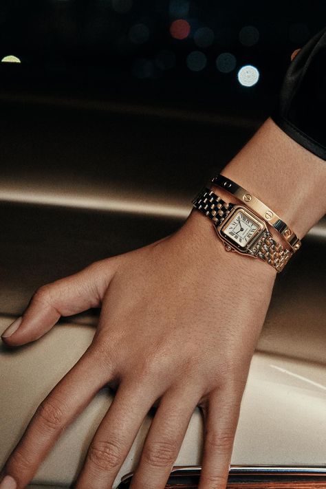 Cartier, Rolex, Audemars Piguet, Omega... Que vaut votre montre vintage en cette fin d'année ? Tom Foolery, Jewellery Styling, Cartier Watches Women, Watches Women Black, Rolex Women, Fancy Watches, Cute Watches, Cartier Panthere, Key Accessories