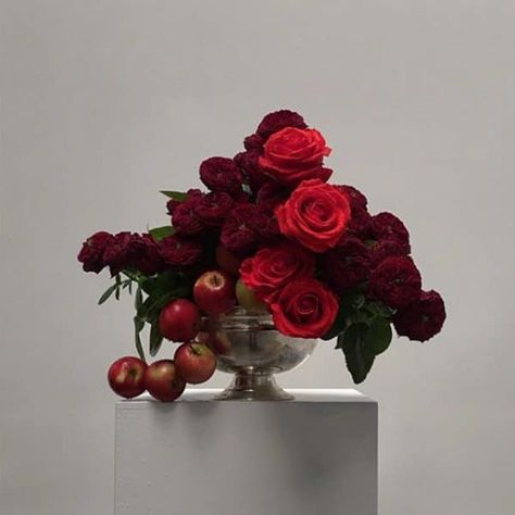 Lisa Cooper, Red Flower Arrangements, Dyed Flowers, Red Wedding Flowers, Wedding Reception Flowers, Holiday Arrangement, Fruit Flowers, Rose Arrangements, Floral Arrangements Wedding