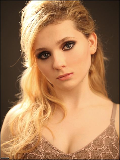 abigail breslin Attractive Celebrities, Abigail Breslin, Little Miss Sunshine, Young Actresses, Actrices Hollywood, Famous Women, International Film Festival, Mode Outfits, American Actress