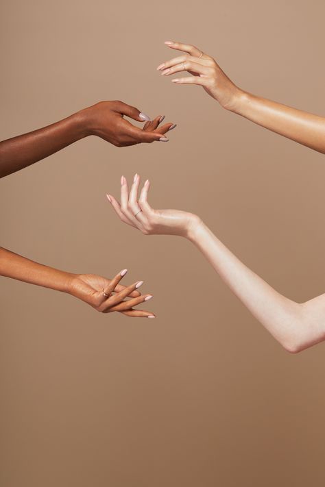 Hand Fotografie, Hand Photography, Bonnie Wright, Cream Aesthetic, Hand Reference, Images Esthétiques, Beige Aesthetic, Spray Tanning, Brown Aesthetic