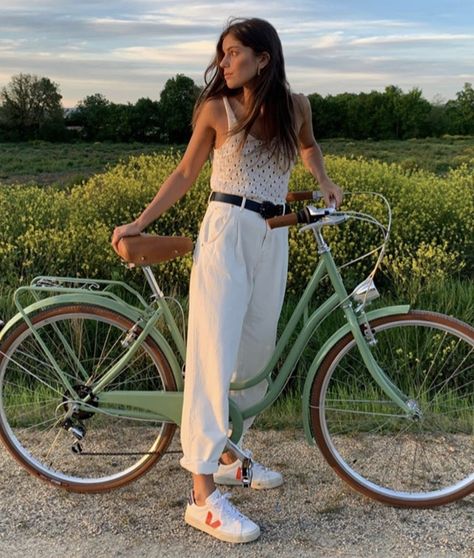 Bicycle Outfits For Women, Biking Outfits, Bicycle Aesthetic, Bike Outfits, Cali Style, Tennis Fashion, Bicycle Girl, Bike Life, Of Ideas