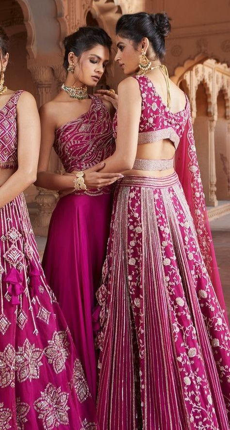 Different Kali Lehenga, Kali Lehenga Designs, Modern Indian Wedding Dress, Lahenga Ideas, Kali Lehenga, Designer Bridal Lehenga Choli, Indian Outfits Lehenga, Lehenga Designs Simple, Lehnga Dress