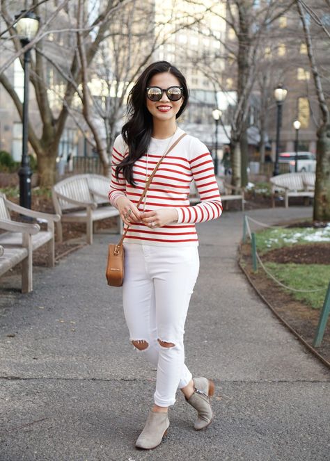 Red & White Striped Sweater & White Skinny Jeans Striped Sweater Outfit, Job Clothes, Casual Chic Spring, Nyc Style, White Striped Sweater, Style Savvy, Sweater White, Style Blogger, Nyc Fashion